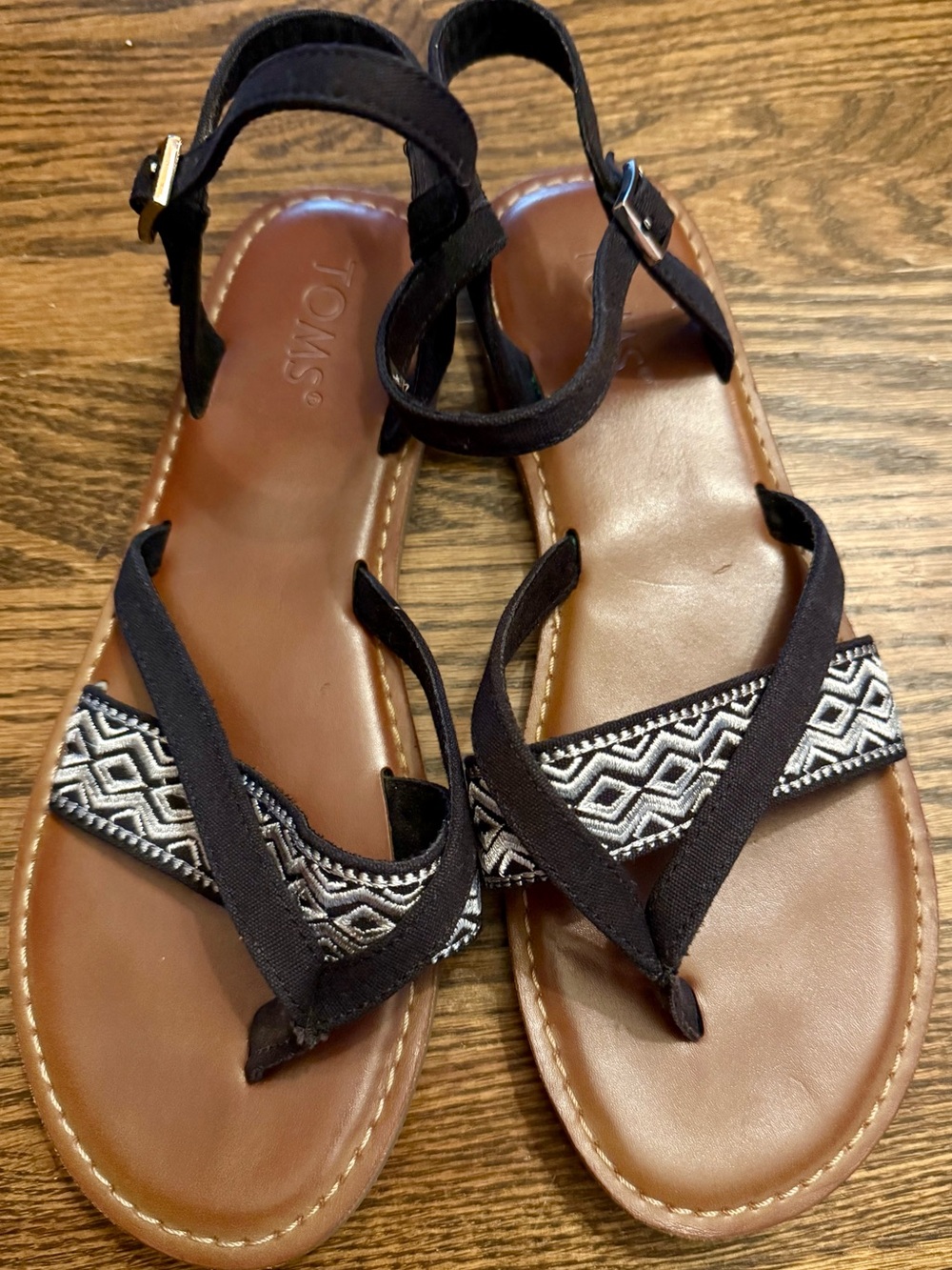 TOMS Lexie Flat Sandals Black Canvas Geometric Embroidered - Size 7.5